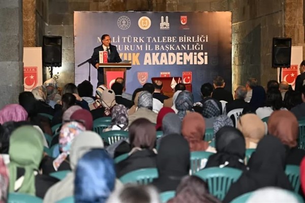 Erzurum’da “Hukuk Akademisi” programının son oturumu yapıldı