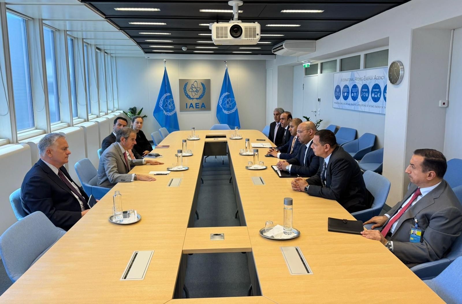 UAEA Genel Direktörü Grossi, KİK üyesi ülkelerin büyükelçileriyle buluştu