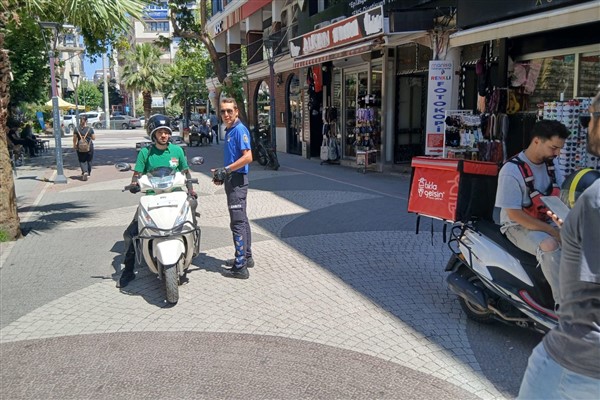Manisa Zabıtası ekiplerinden, motosiklet sürücülerine denetim