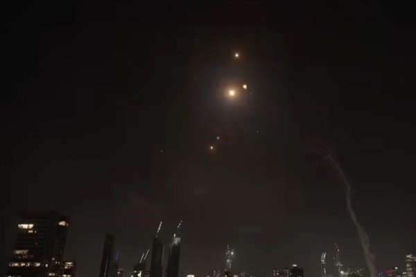 İran füzeleri Tel Aviv’i vurmaya devam ediyor