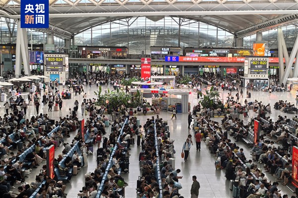 Çin’de Ejderha Kayığı Bayramı seyahatleri rekor kırdı: 657 milyon kişi yollarda