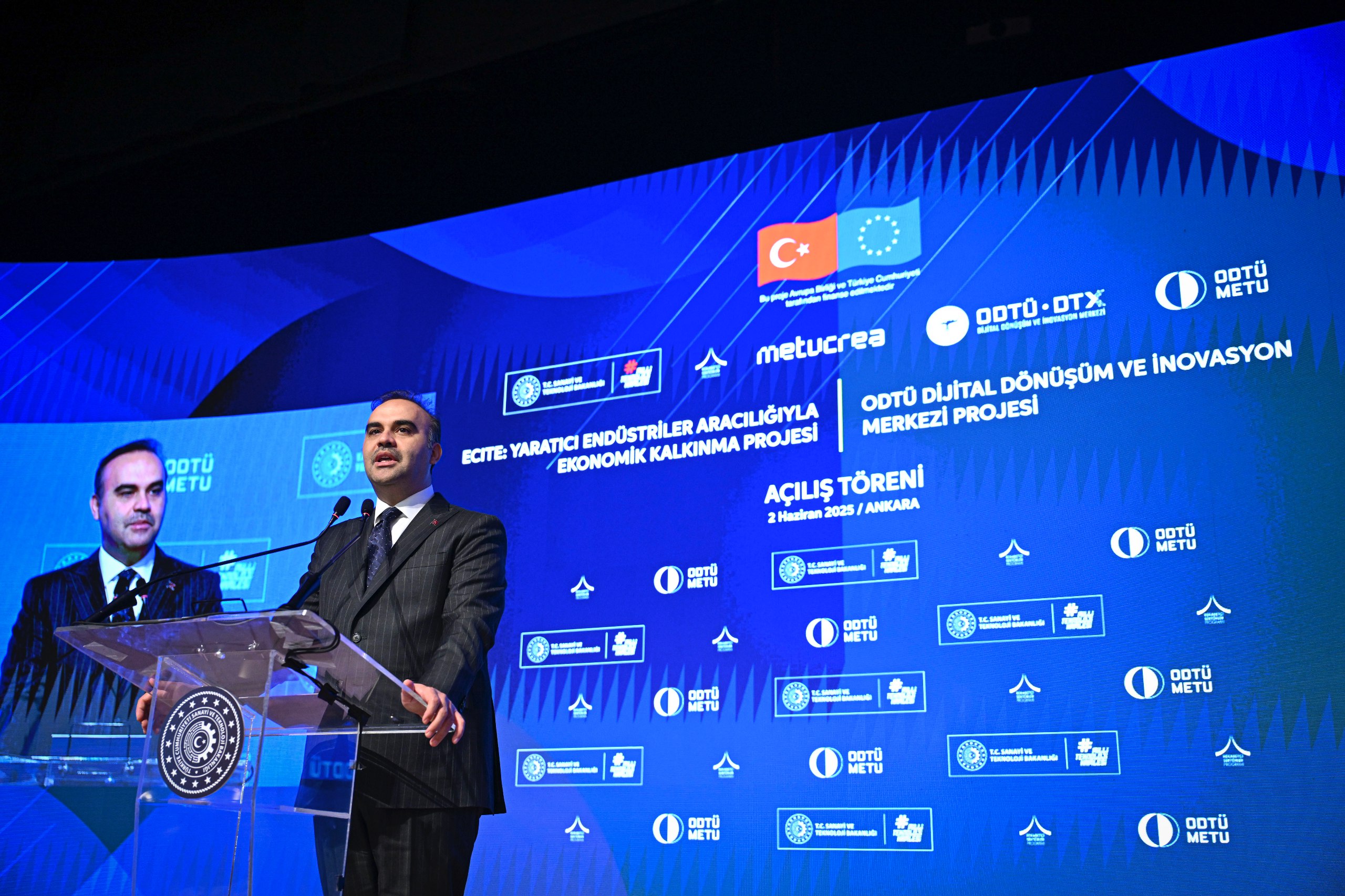 Bakan Kacır, ODTÜ Dijital Dönüşüm ve İnovasyon Merkezi’nin açılışını yaptı
