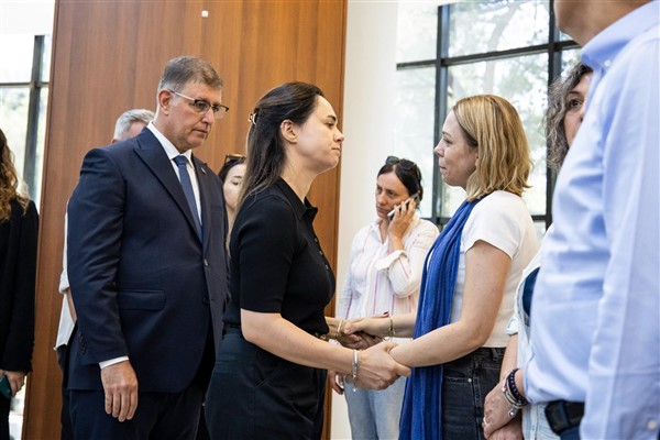 Başkan Tugay’dan Ferdi Zeyrek’in ailesine taziye ziyareti