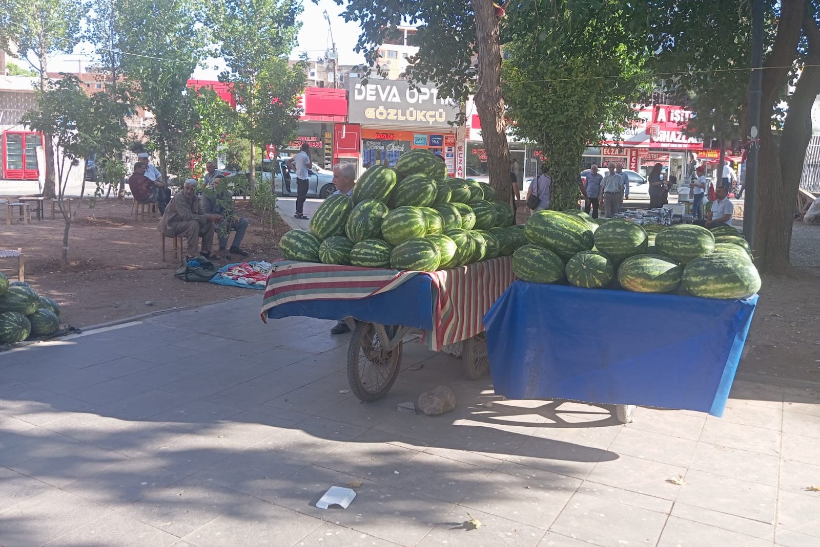 Diyarbakır karpuzu tezgahlarda yerini almaya başladı