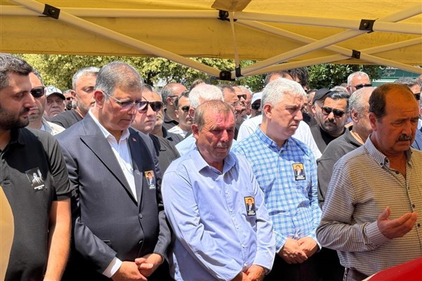 Başkan Tugay, Salih Yiyitalp’in cenaze törenine katıldı