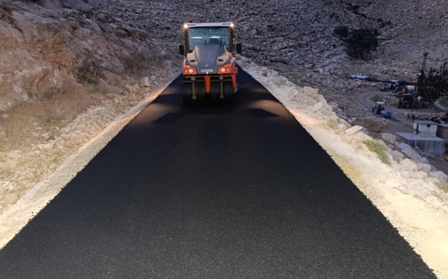 Siirt’te kırsal yollar sıcak asfaltla buluşuyor