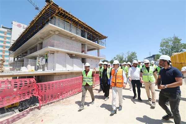 Başkan Çiftçi, geleceğin mühendislerine spor lisesini anlattı