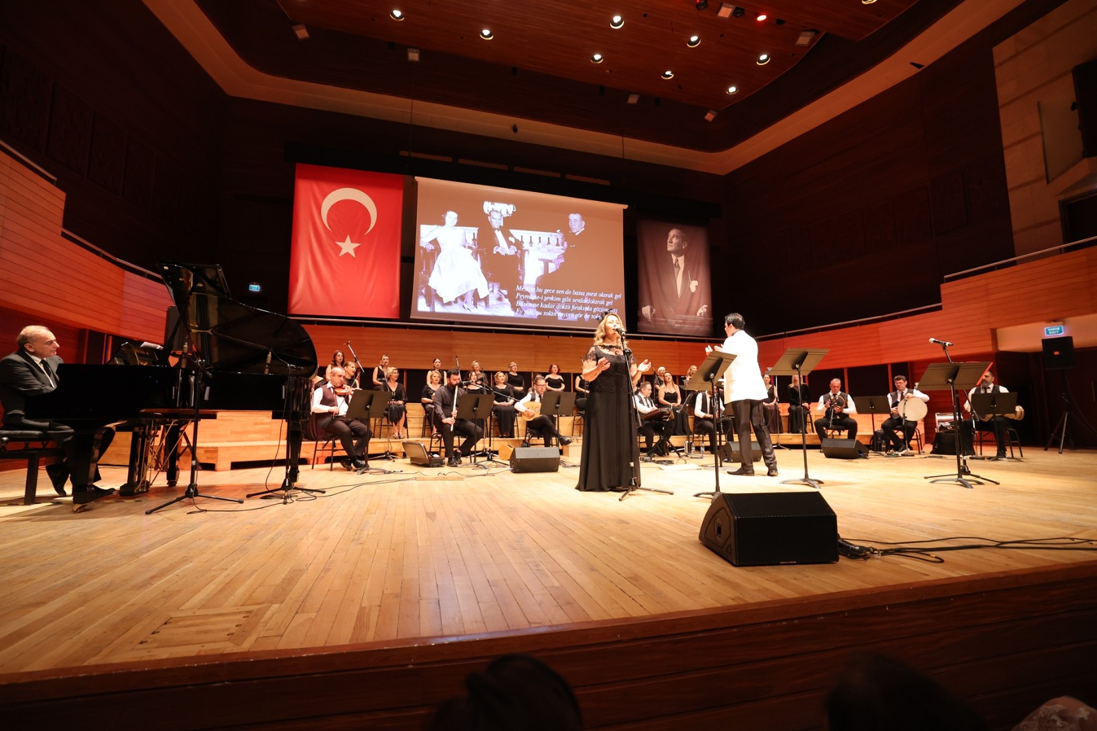 Müzeyyen Senar, konserle anıldı
