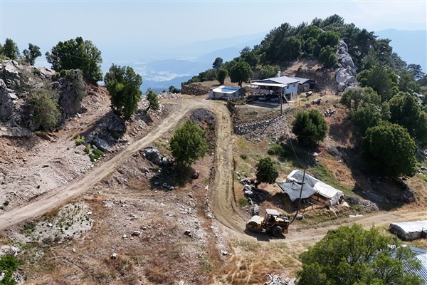 Kumluca Belediyesi’nden yayla yollarında bakım onarım