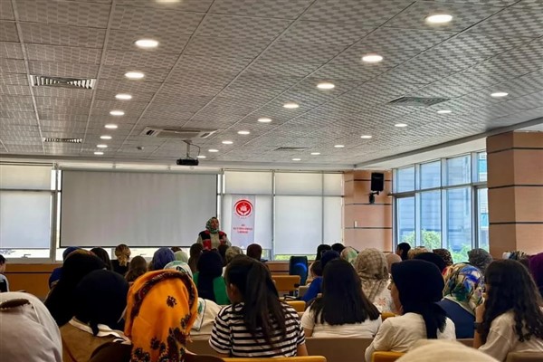 Siirt Belediyesi’nden kadınlara yönelik “Aile Eğitim Programı” semineri