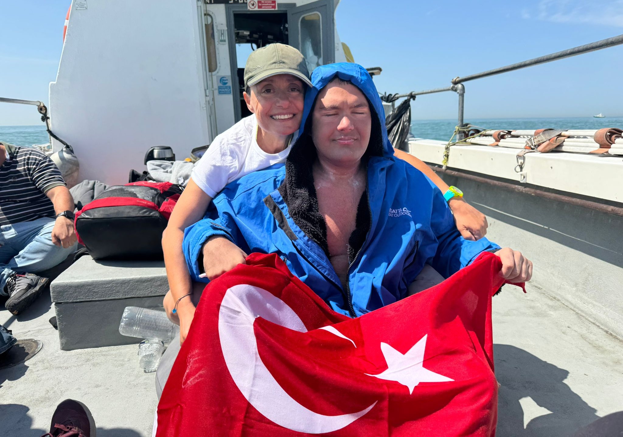 Tuna Tunca, Manş Denizi’ni yüzerek geçen otizmli ilk Türk sporcu oldu