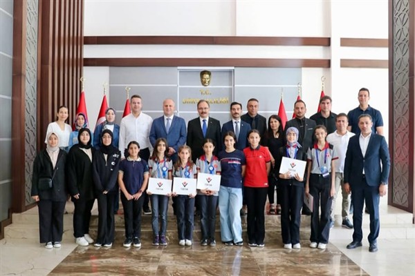 Kızılkaya, TÜBİTAK yarışmalarında dereceye giren öğrencileri kabul etti