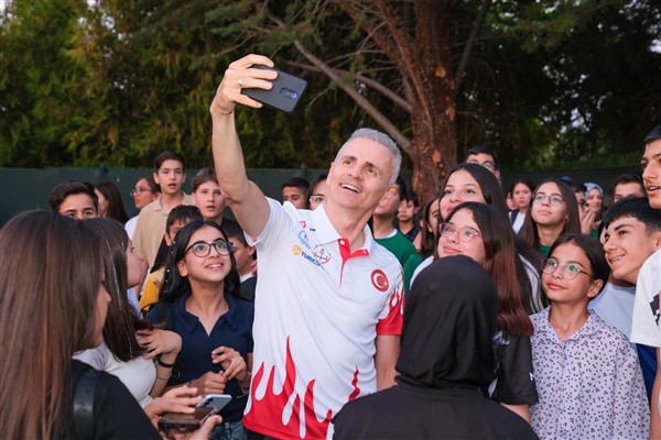 Karaman Valisi Çiçekli, ortaokul öğrencileriyle buluştu