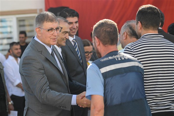 Başkan Tugay, Kurban Bayramı öncesi İZSU çalışanları ile buluştu