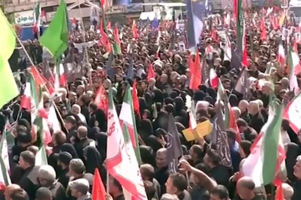 İsrail saldırılarında ölen yetkililer için cenaze törenine Tahran’da yüz binler katıldı