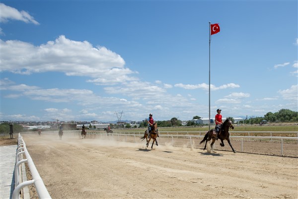 Rahvan atları şampiyonluk için koştu