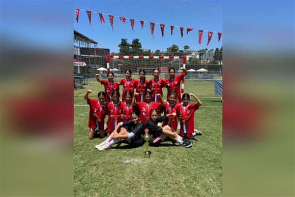 Kepezli hentbolcular şampiyon oldu