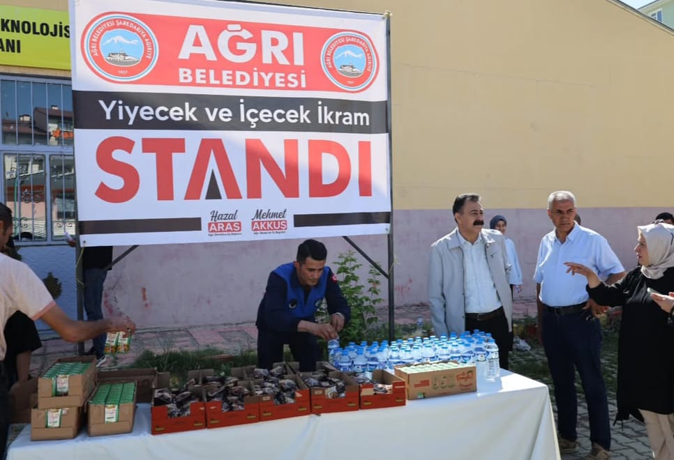 Ağrı Belediyesi’nden YKS öğrencilerine moral desteği