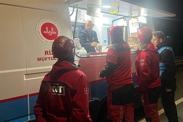 TDV’nin Mobil İkram Aracı, Rize’de hizmet vermeyi sürdürüyor