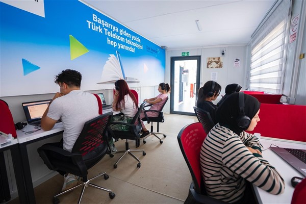 Türk Telekom’un desteklediği Kızılay 100. Yıl Kütüphaneleri ile öğrenciler sınava hazır