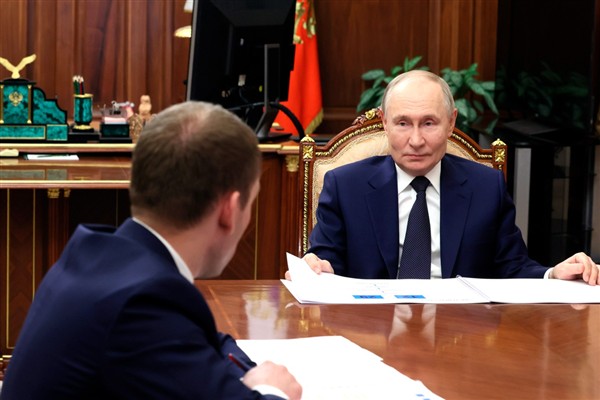 Putin, Rusya Doğal Kaynaklar ve Çevre Bakanı Kozlov ile görüştü