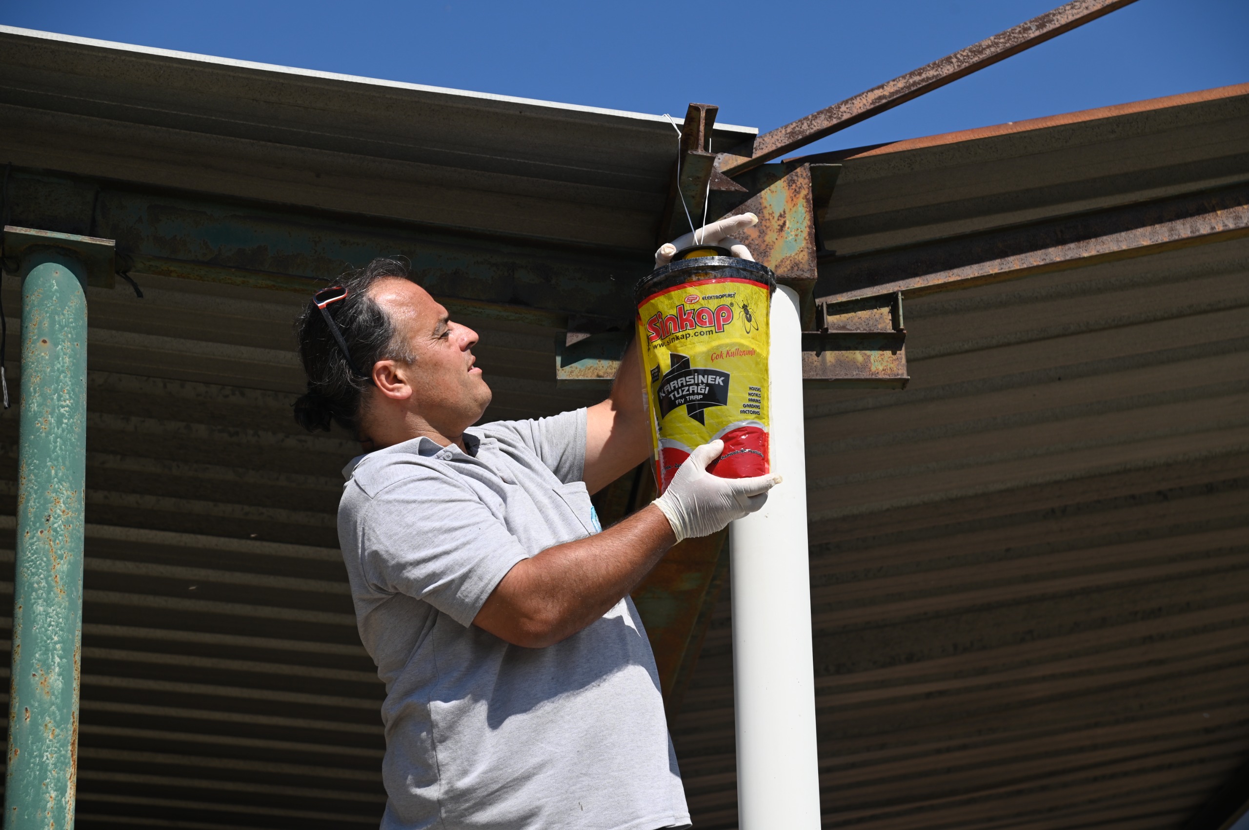Manisa Büyükşehir Belediyesi’nden ilaçlama çalışması