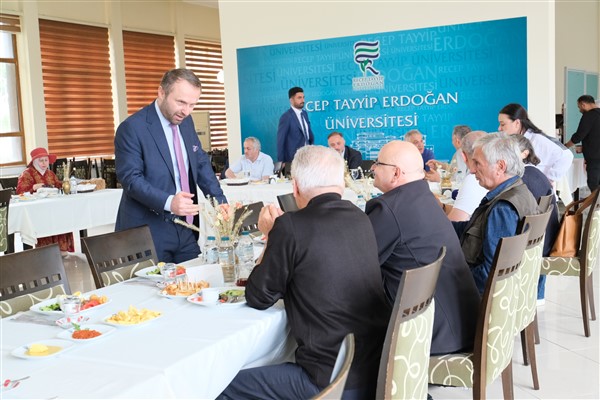 RTEÜ Rektörü Yılmaz, basın mensupları ile buluştu