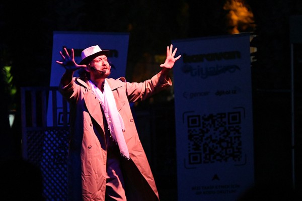 “Meraklısı İçin Öylesine Bir Hikaye” oyunu sahnelendi