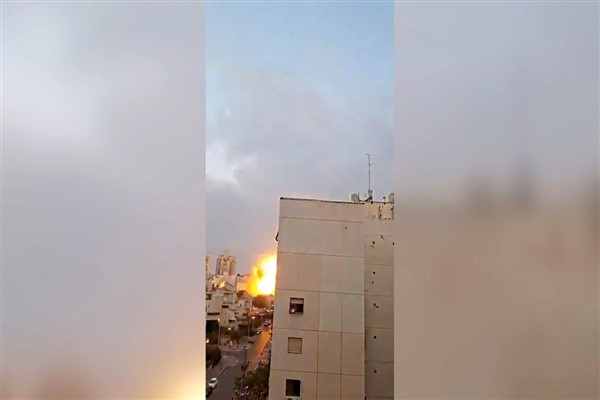 İran’ın güney İsrail’e füze saldırısında 3 kişi öldü