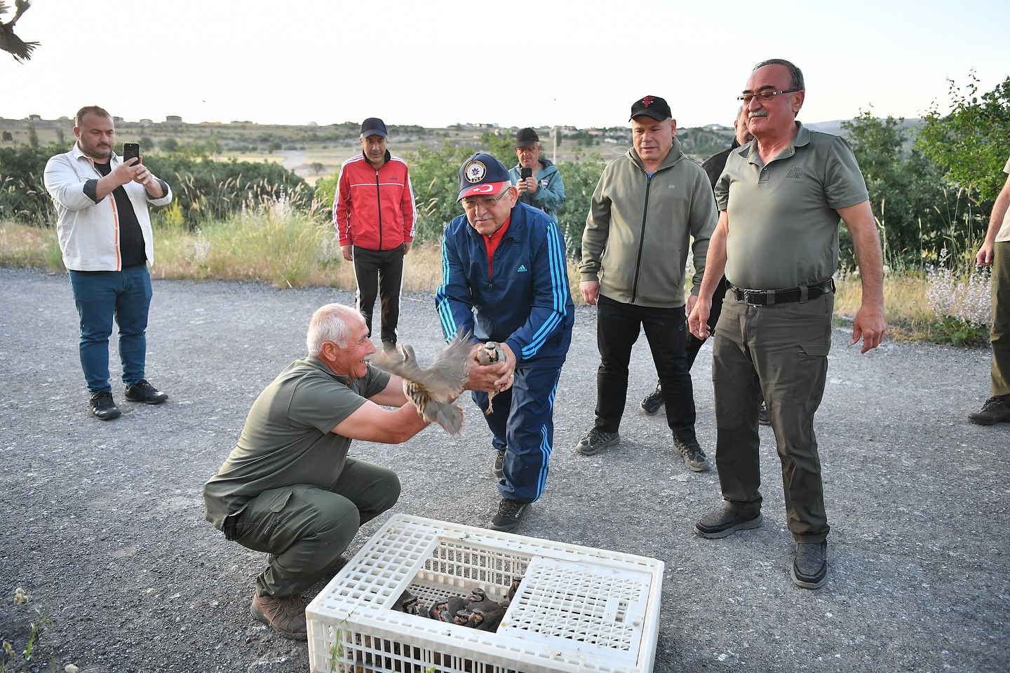 Başkan Büyükkılıç, yüzlerce kekliği doğayla buluşturdu