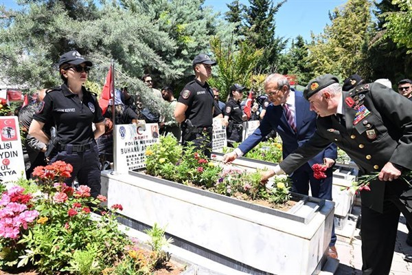 Vali Yavuz’dan şehitlik ziyareti