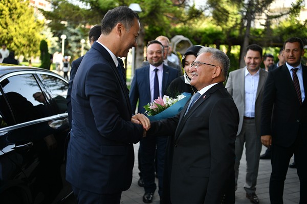 Başkan Büyükkılıç, Kırgız Büyükelçi Kazakbaev’i konuk etti