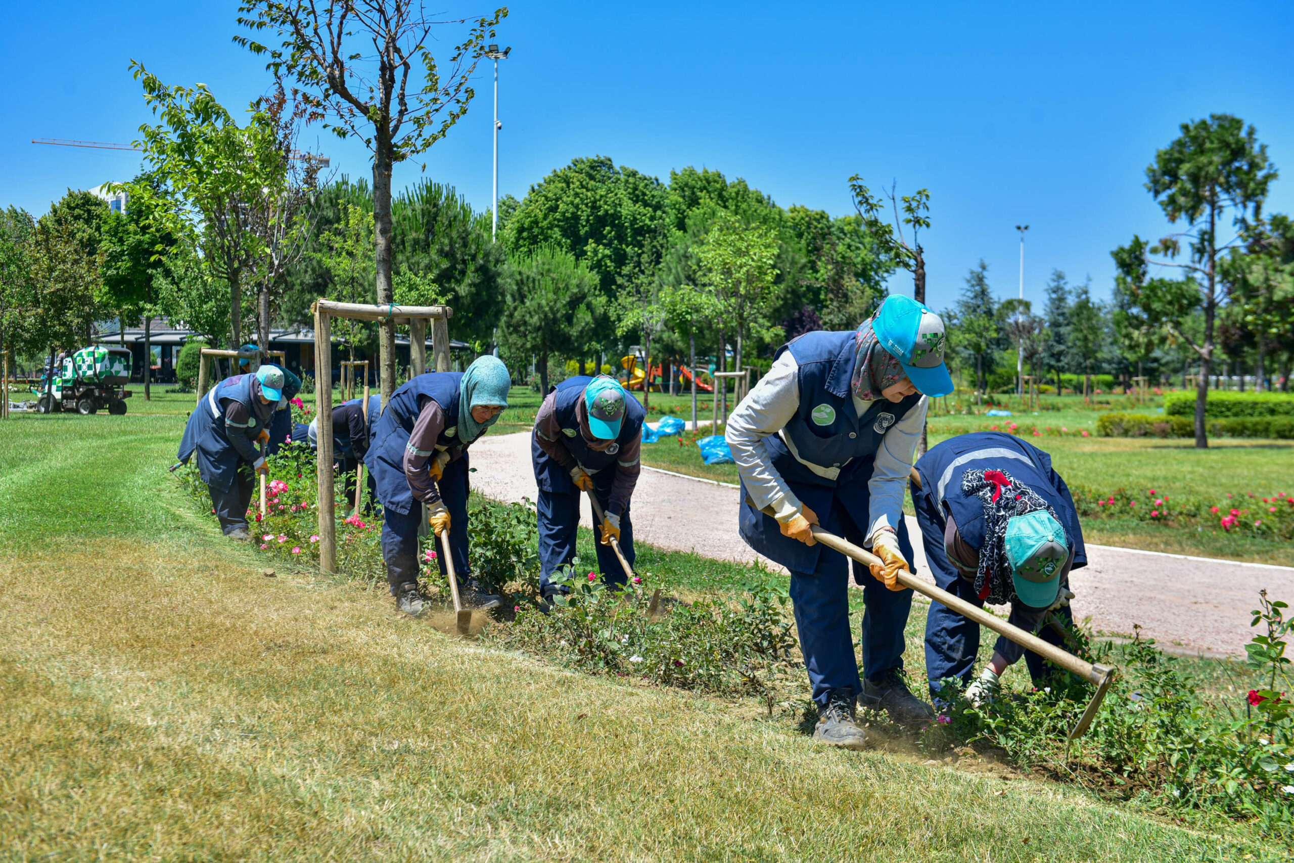 Bursa Büyükşehir, parkları yaza hazırlıyor