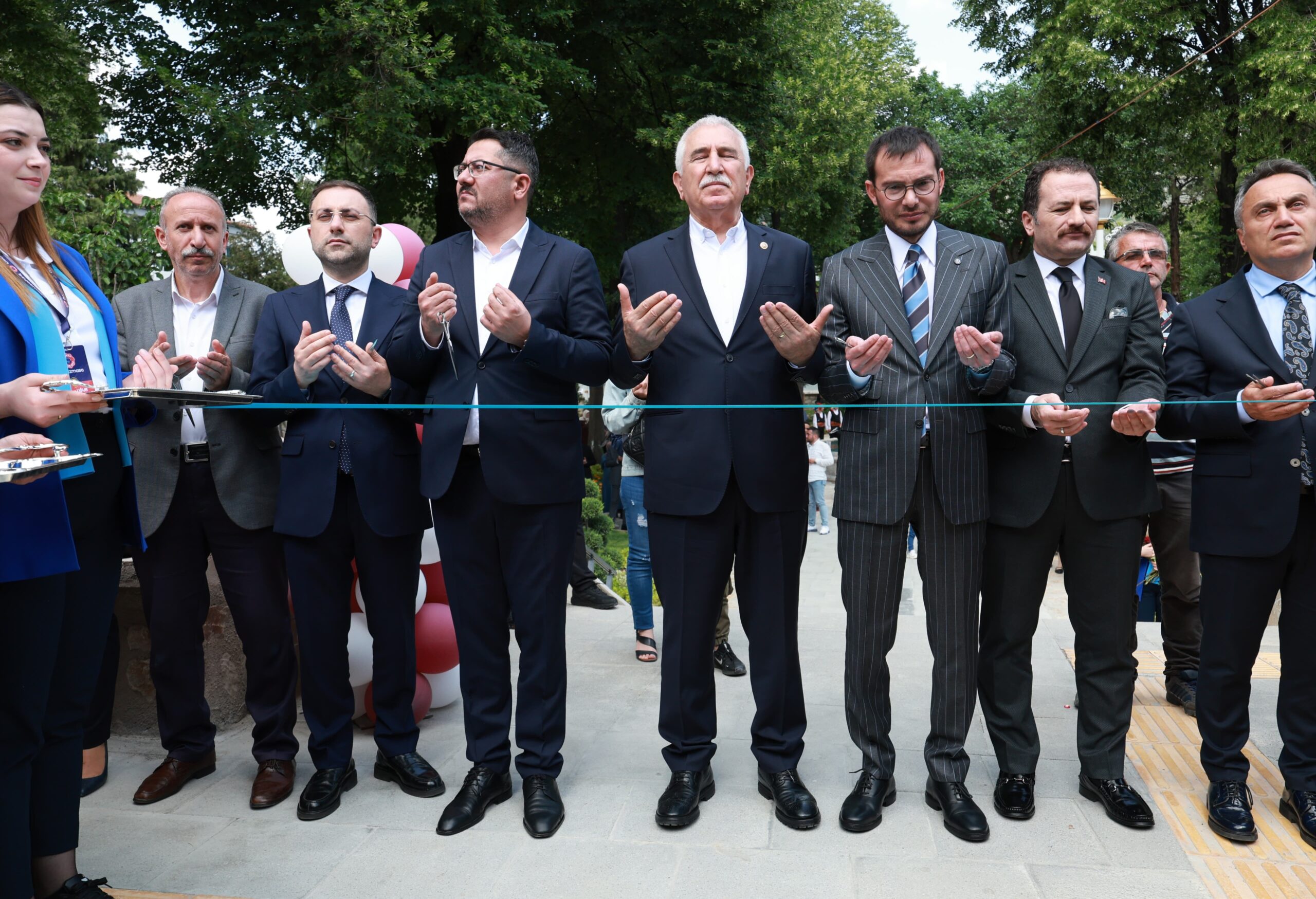 Dudayev Parkı ve kafeler hizmete açıldı