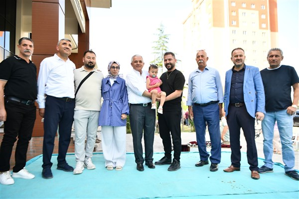 Başkan Şahin’den SMA hastası Sare’ye destek