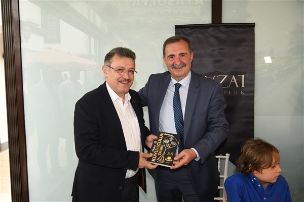 Başkan Genç, Şakar’ın imza gününe katıldı