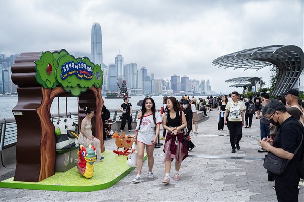 Hong Kong ilk beş ayda 20 milyondan fazla turist ağırladı