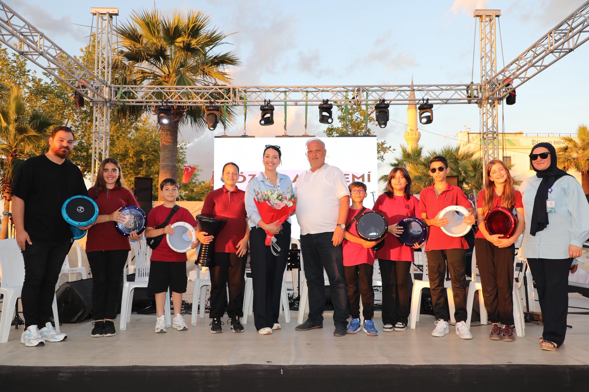 Başkan Vekili Kaya, festival stantlarını ziyaret etti