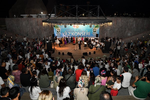 Osmaniye’de ‘Belediye Korosu Yaz Konseri’ düzenlendi