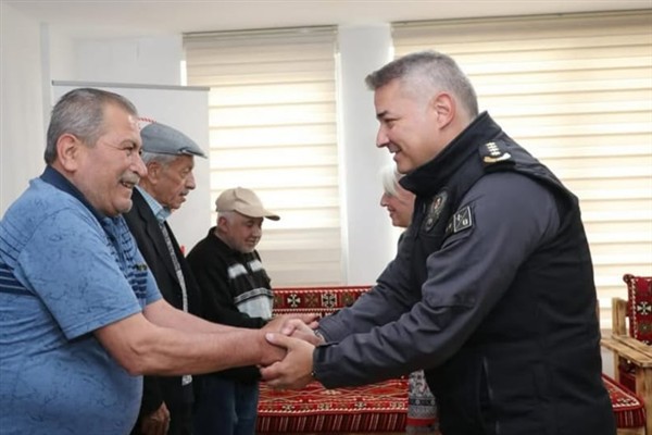 Ardahan’da polislerden Babalar Günü ziyareti