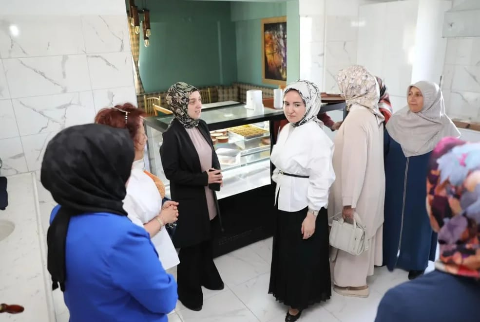 Vali Aydoğdu’nun eşi Emine Aydoğdu’dan Hünerli Eller Kadın Kooperatifine ziyaret