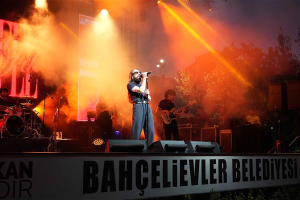 Emre Fel, Bahçelievler’de sahne aldı