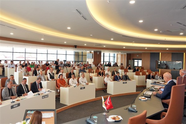 Eski belediye binasının geleceğine Alanyalılar karar verdi