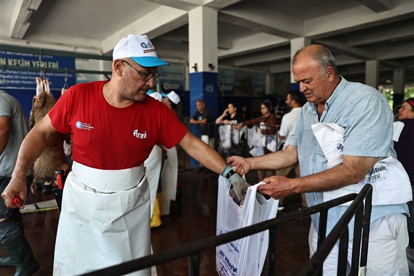 Antalya Büyükşehir Belediyesi’nden kurban kesim hizmeti