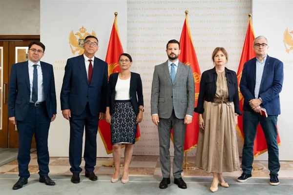 Karadağ Cumhurbaşkanı Milatoviç, STK temsilcileri ve uzmanlarla görüştü