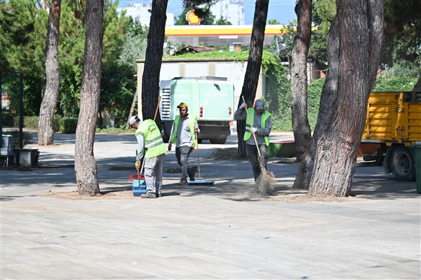 Kepez Tek Sarnıç Parkı’nda temizlik çalışması