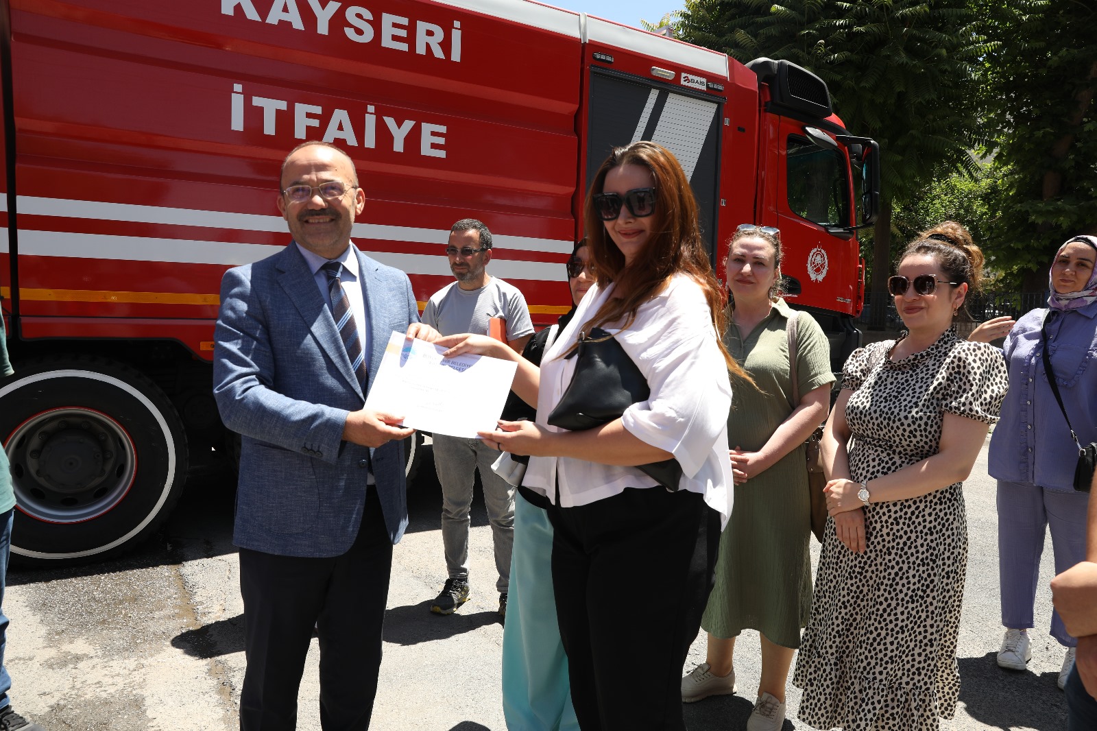 Afet ve acil durum kursiyerlerine katılım belgeleri takdim edildi