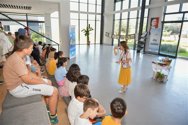Esenyurt’ta çocuklar, masal dünyasına konuk oldu