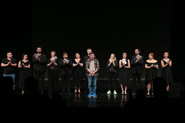 İzmir Şehir Tiyatroları’nda Nazım Hikmet anıldı