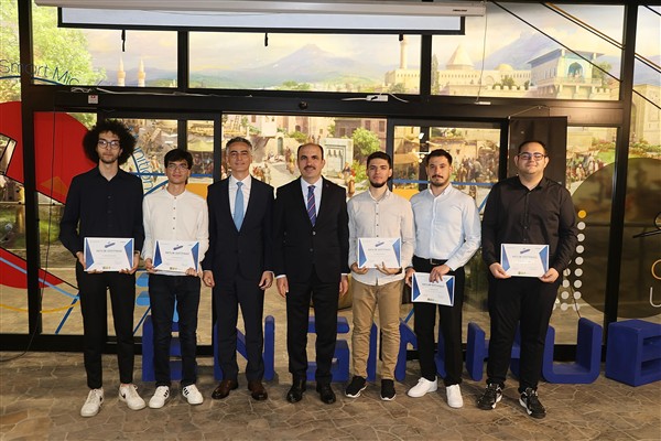 “EnginHub” ilk mezunlarını verdi